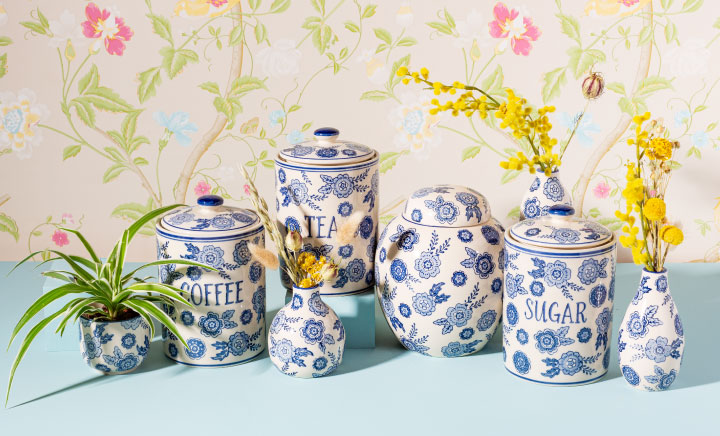 Blue Willow Collection, Tea Sets & Jars